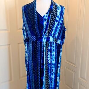 Plus Size 2XL Nice blue and white design dress.